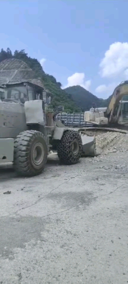 不一样的人生#贵州:18年龙工855n侧翻装载机