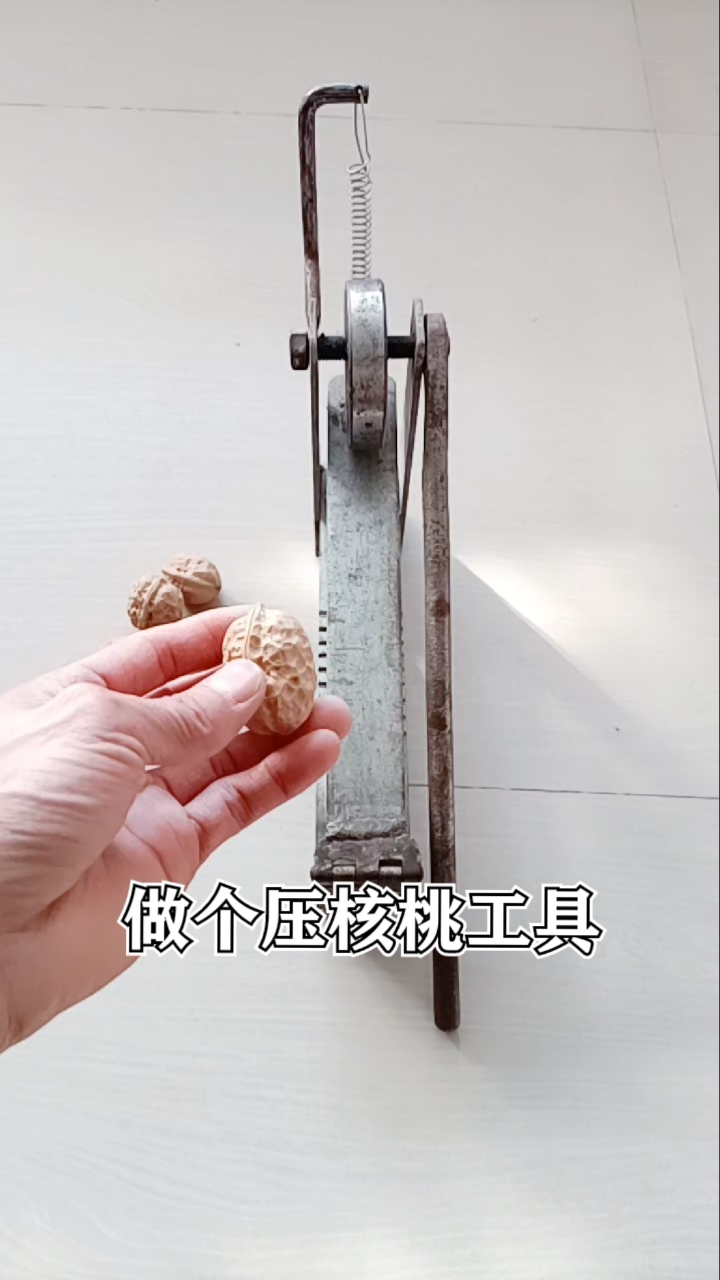 全民最牛手艺人#一个轴承做个夹核桃工具