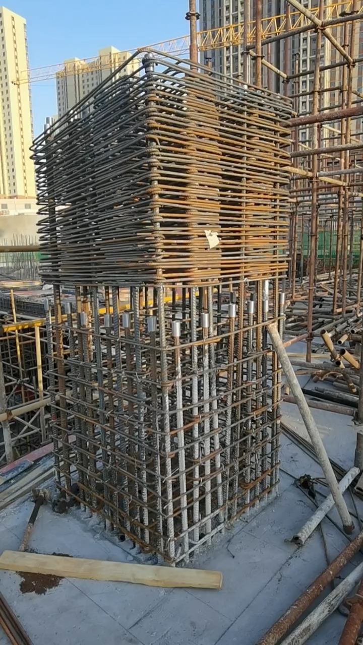 钢筋工#资深钢筋工脑洞大开讲解柱头接头错开知识,懂行的指导下.