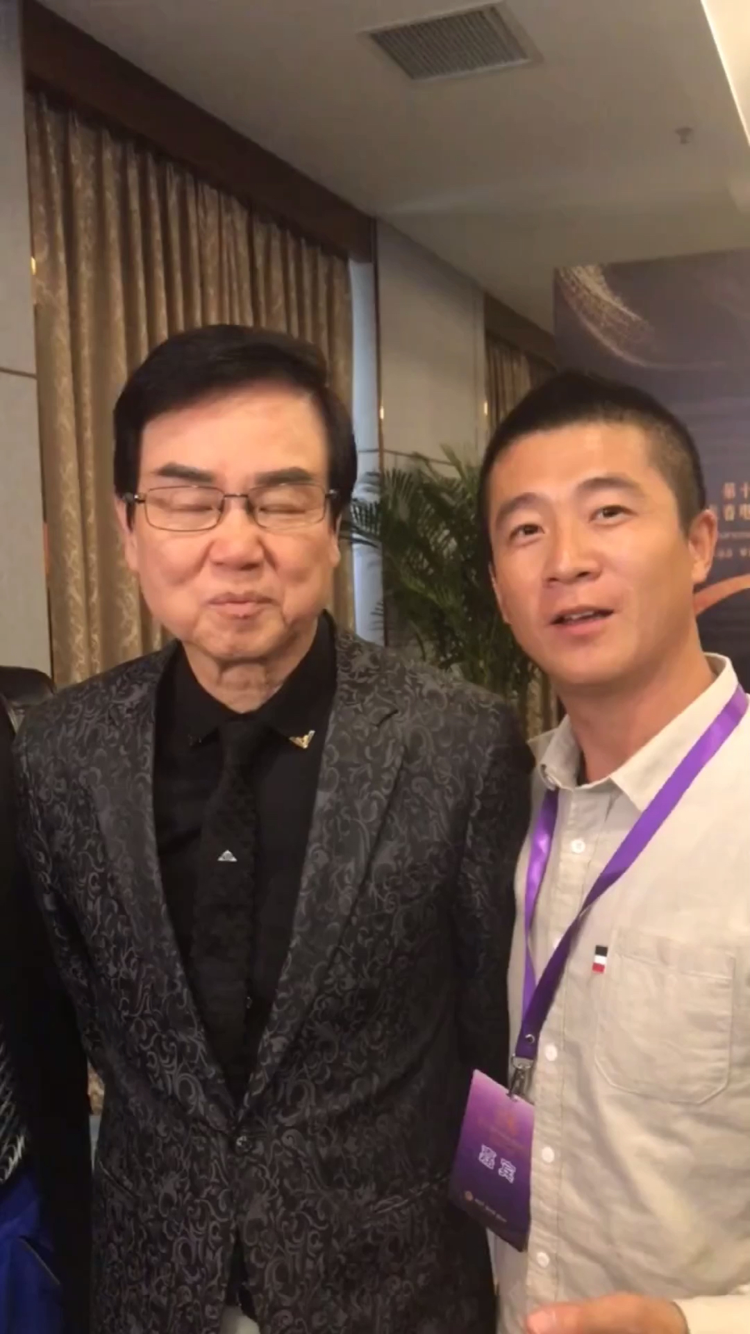 黄百鸣黄百鸣曾帮助周润发黄家驹在娱乐圈扎实脚跟陪妻子抗癌多年不离