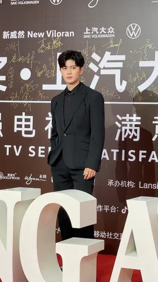 路人视角任嘉伦