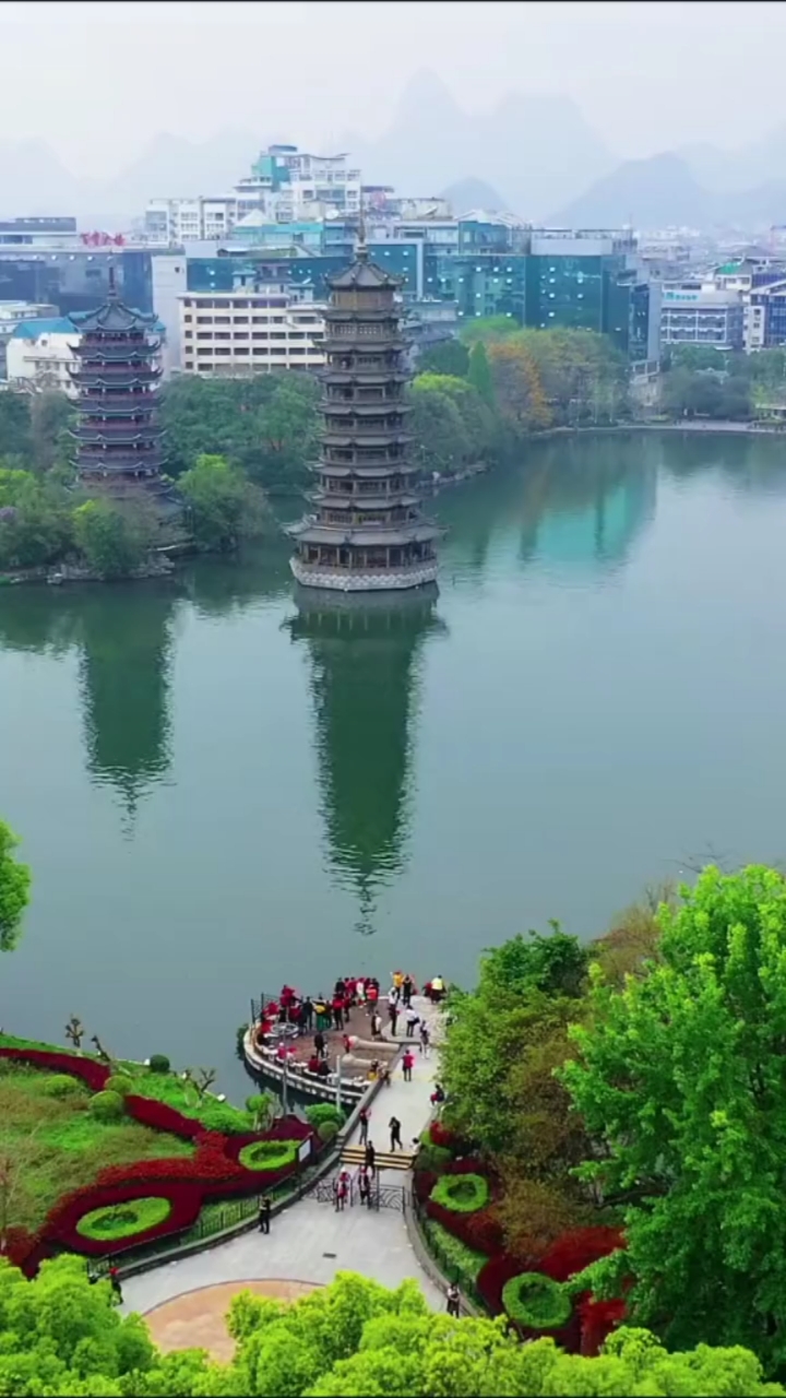 很多网友说桂林没有一个免费公园,这个日月双塔文化公园就是免费的.