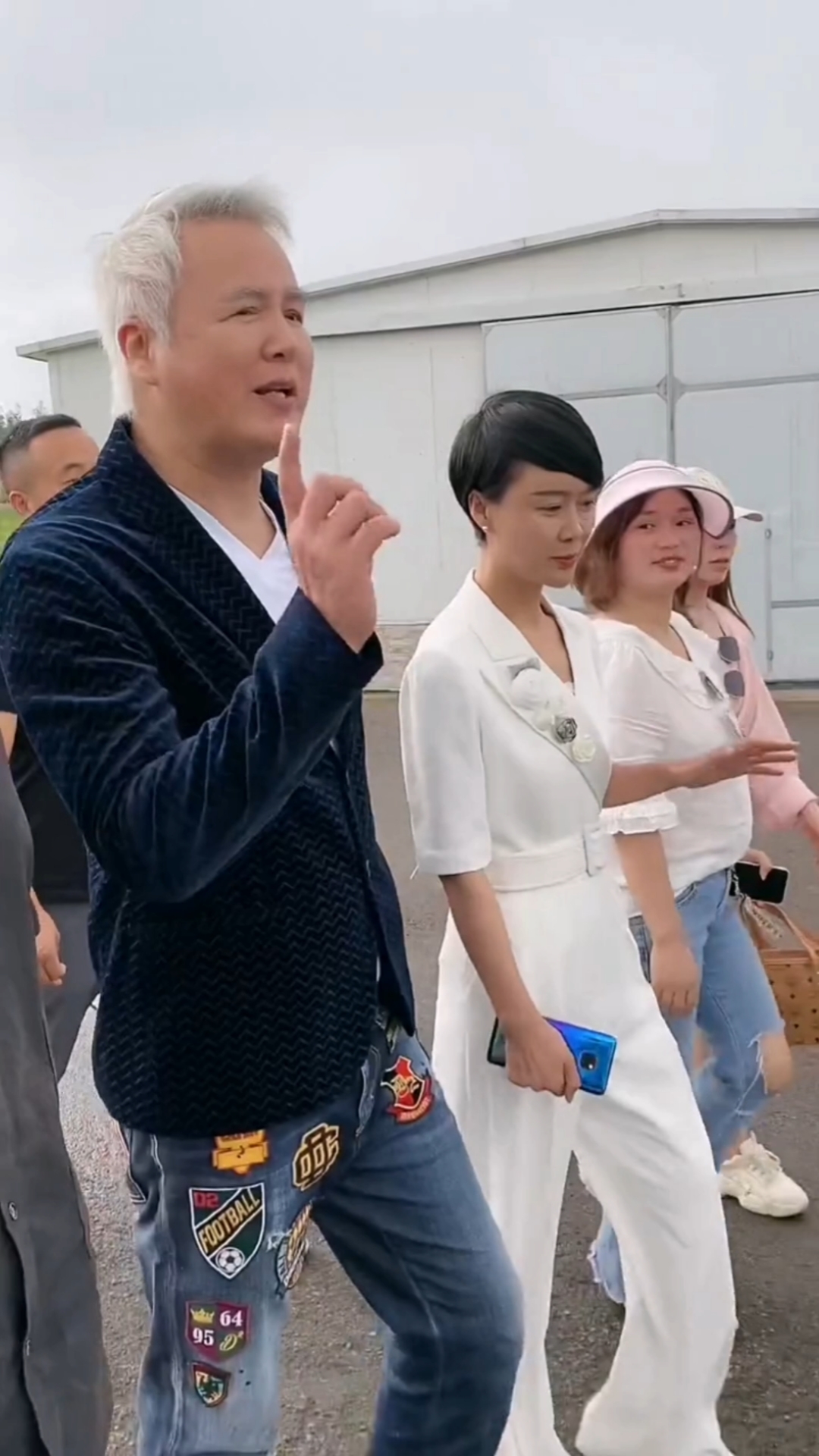 林瑞阳为武汉捐款2000w美丽气质网红贺娇龙公益为新