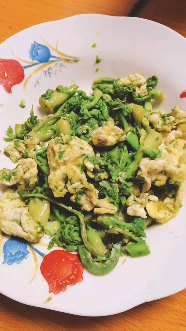刺老芽炒鸡蛋