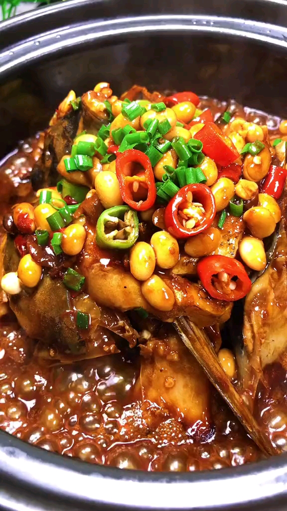 美食#砂锅鱼头这样做,不放一滴水比红烧的都好吃