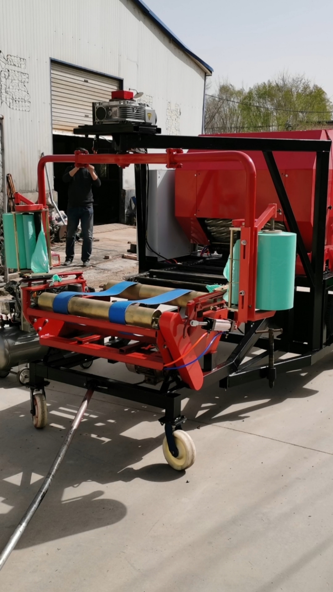 牛羊养殖#青贮打捆机,全自动打捆包膜机,青储饲料打包机牛羊养殖北父