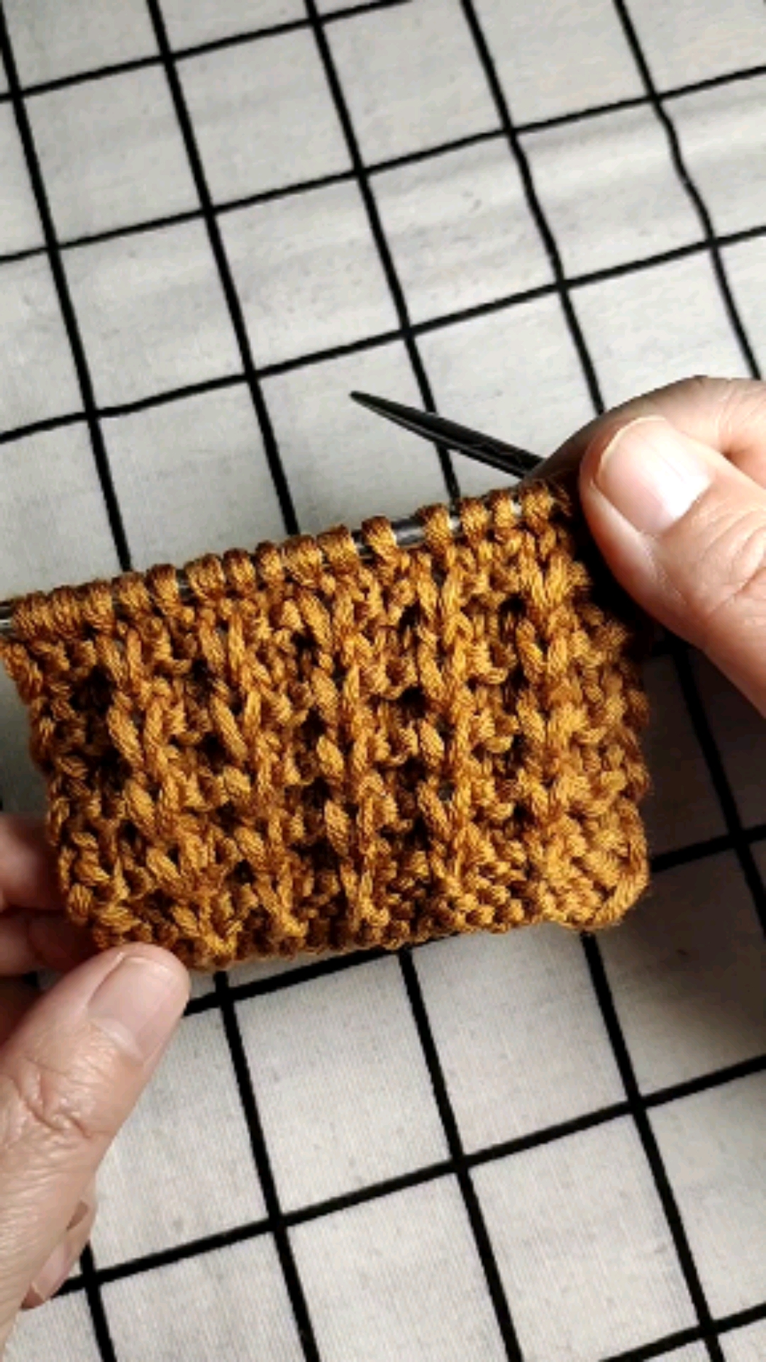 3针4行一个花形.