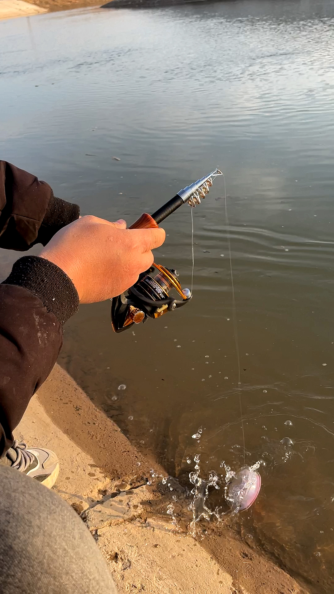 伸缩路亚滑漂钓鱼