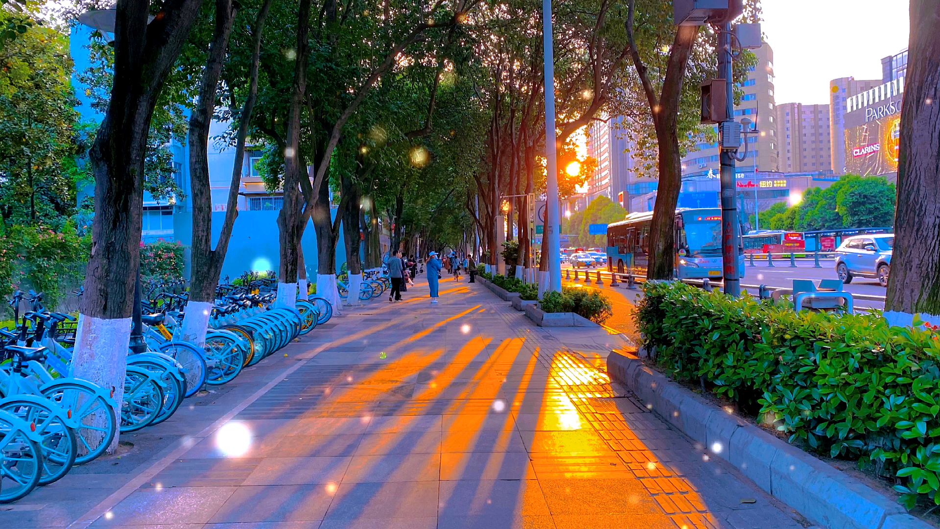 手机摄影#城市街景记录:四川绵阳街边黄昏