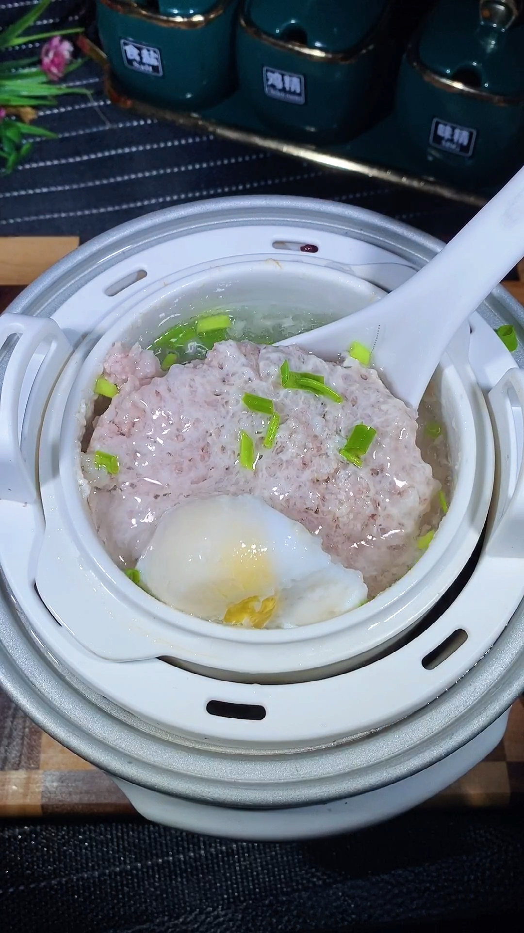 这个鸡蛋肉饼汤里一定要保存下来每周我都要做两次