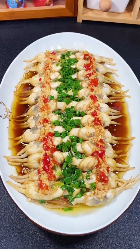 爱美食爱生活#蒜蓉蛏子,一道零难度的菜肴,简单摆盘,厨房小白一看