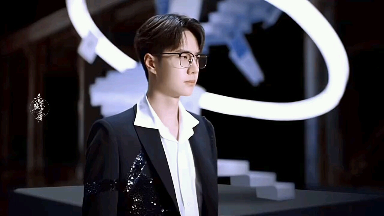 王一博戴眼镜帅呆了