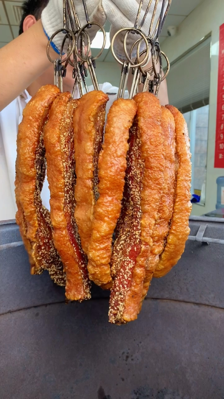 #美食看中国#油滋滋,嘎嘎脆!脆皮五花肉
