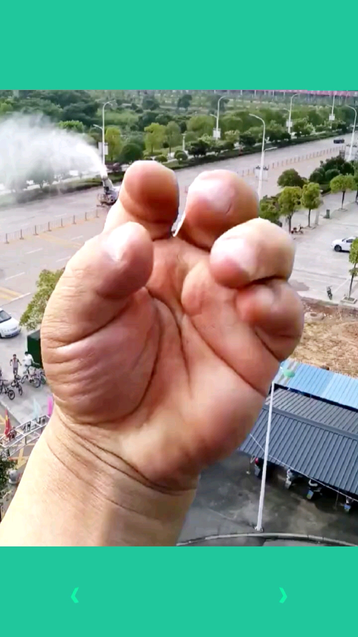 搞笑视频#你能猜到这是一双30岁男人的手吗