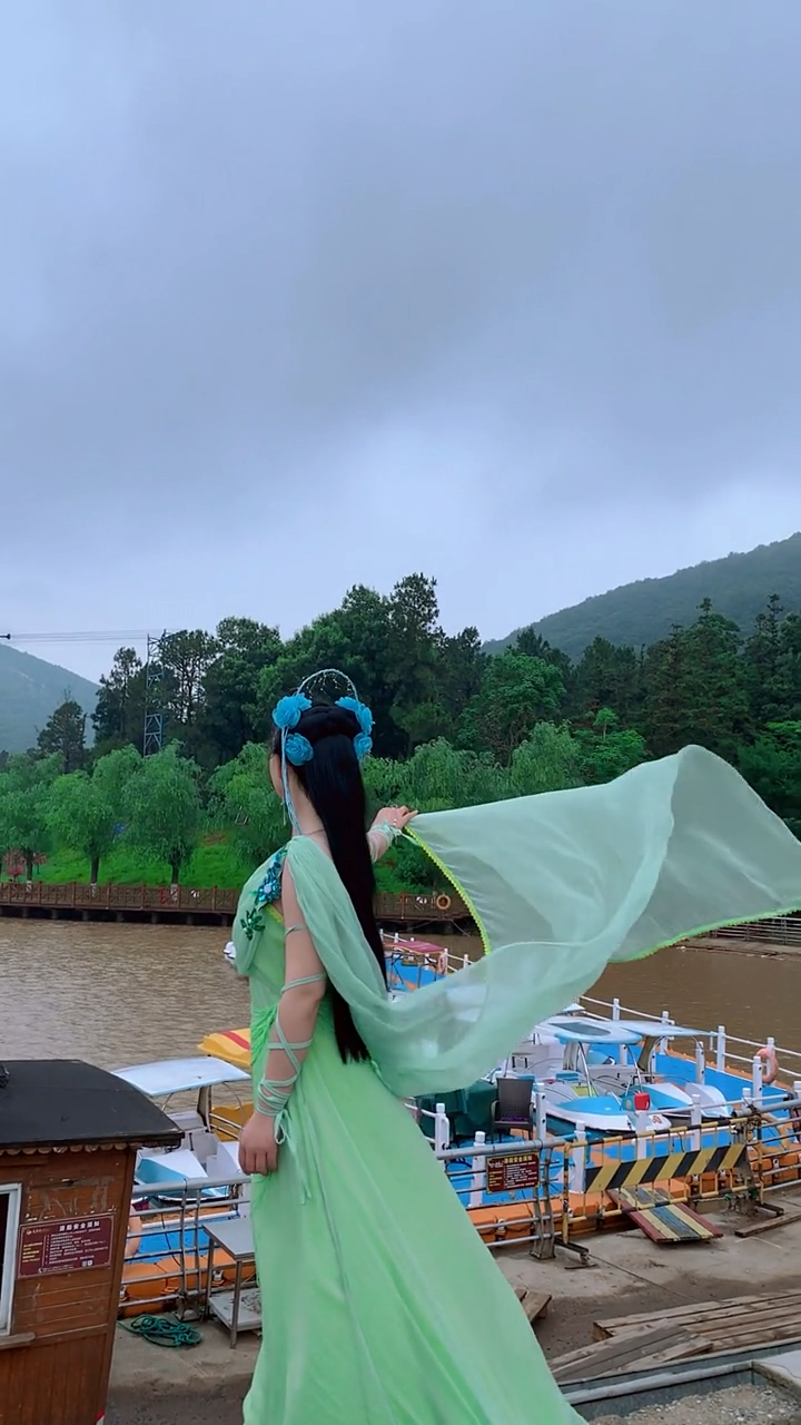 欢天喜地七仙女青儿的性格活泼可爱小时候看七仙女觉得五公主最美我最