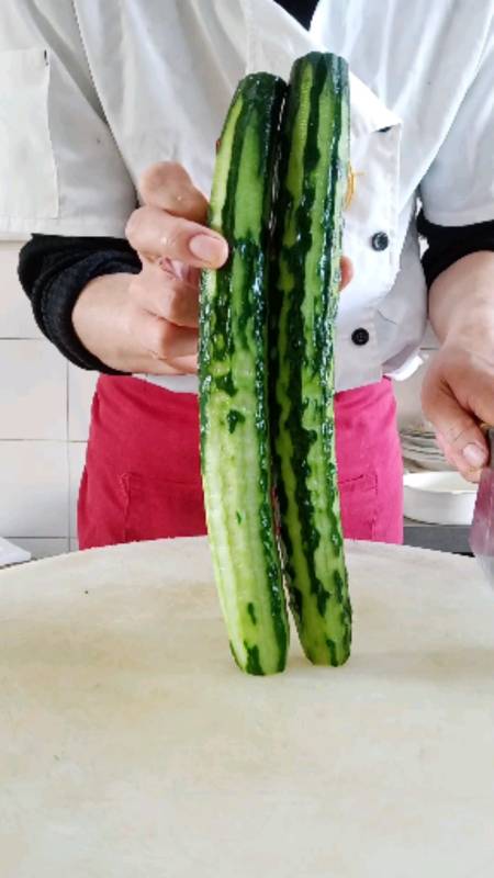 全民独门绝技咖#黄瓜实用改刀方法