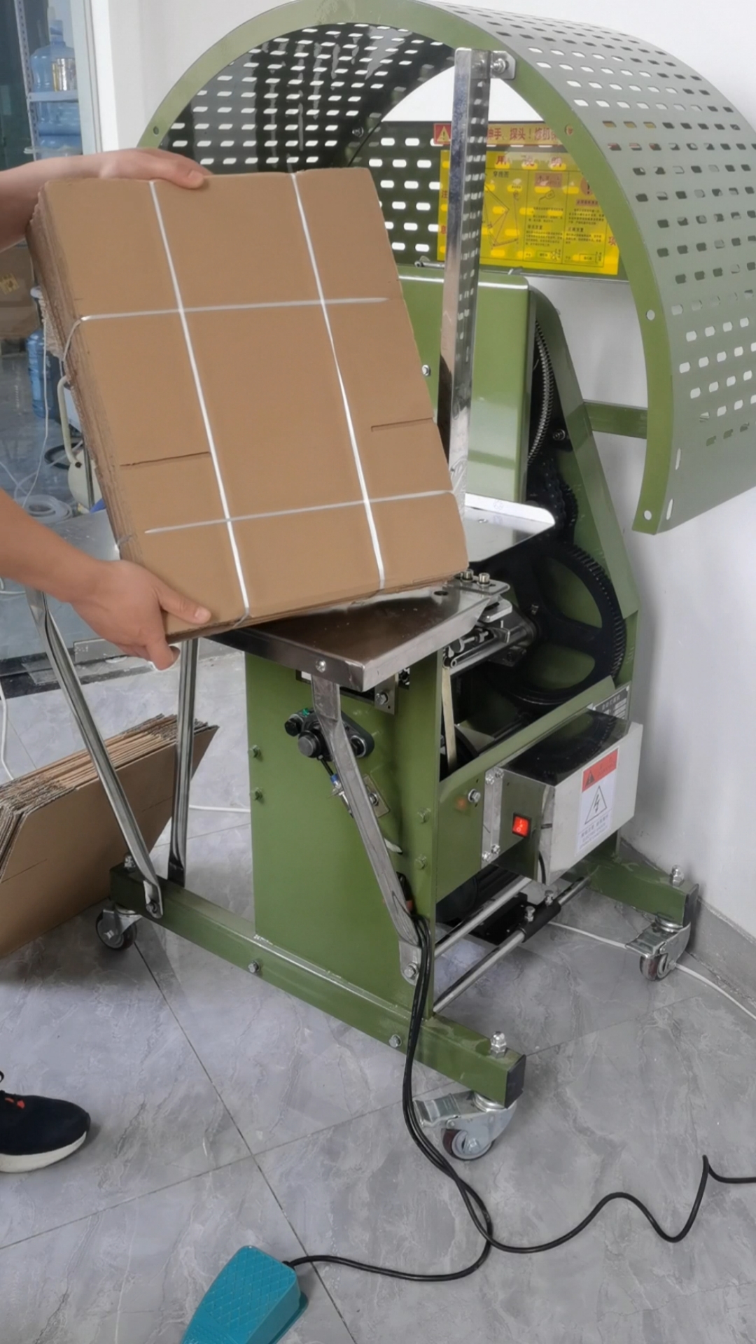 尼龙绳捆扎机#纸箱厂必备捆扎机,尼龙绳做耗材成本低廉,产品尺寸不