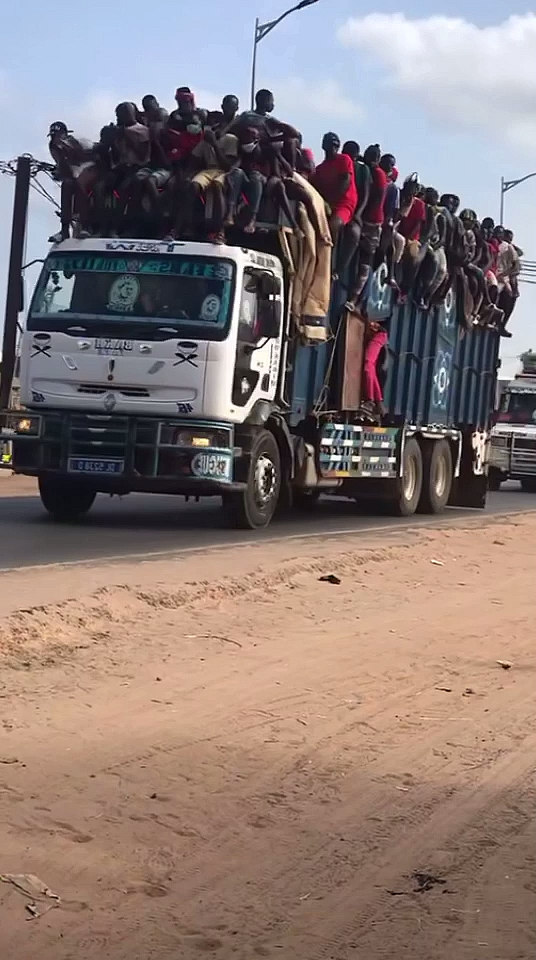 非洲的公交车人真多