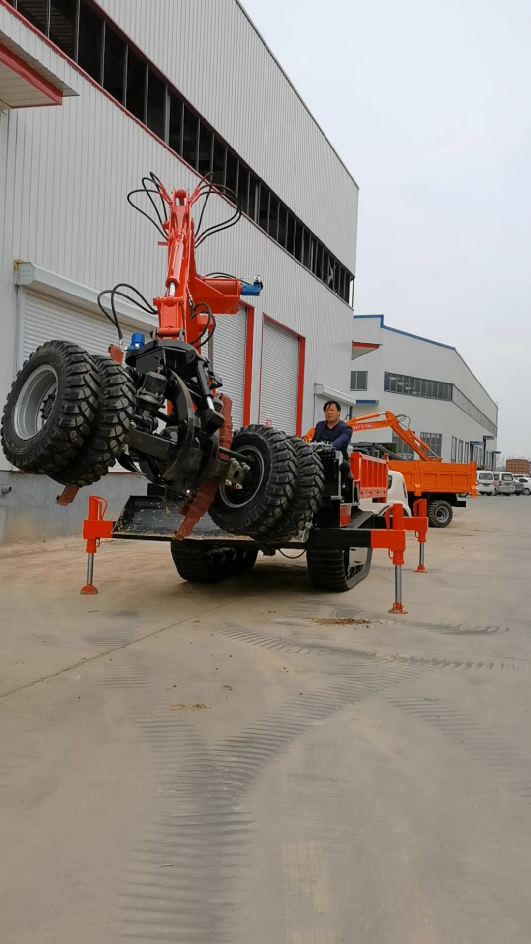 履带爬山虎抓木机