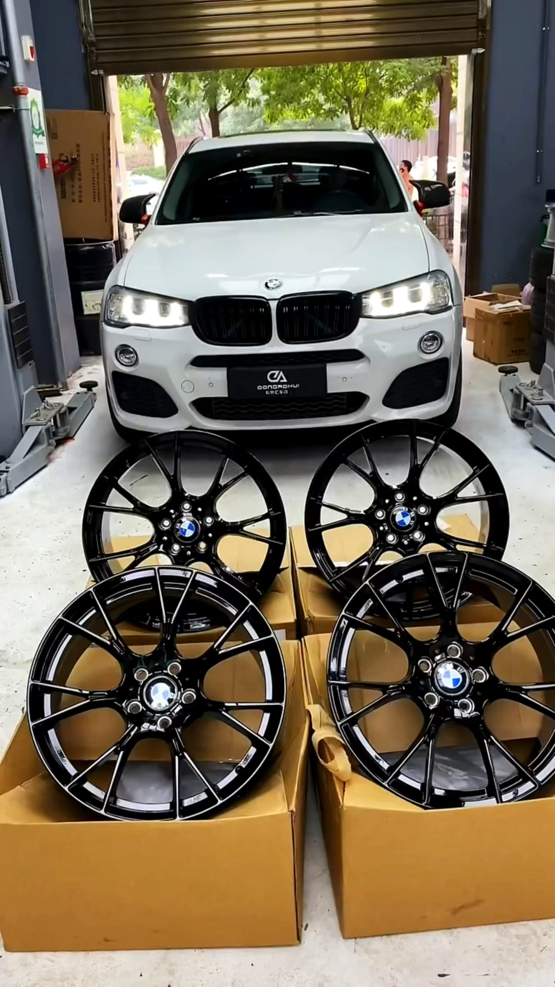 汽车那些事#宝马x4升级锻造轮毂,整车看着确实更加运动!-度小视