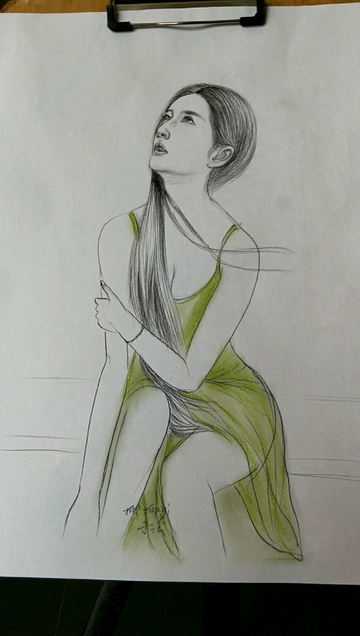 美女速写#速写坐着的长发美女,点进看看.
