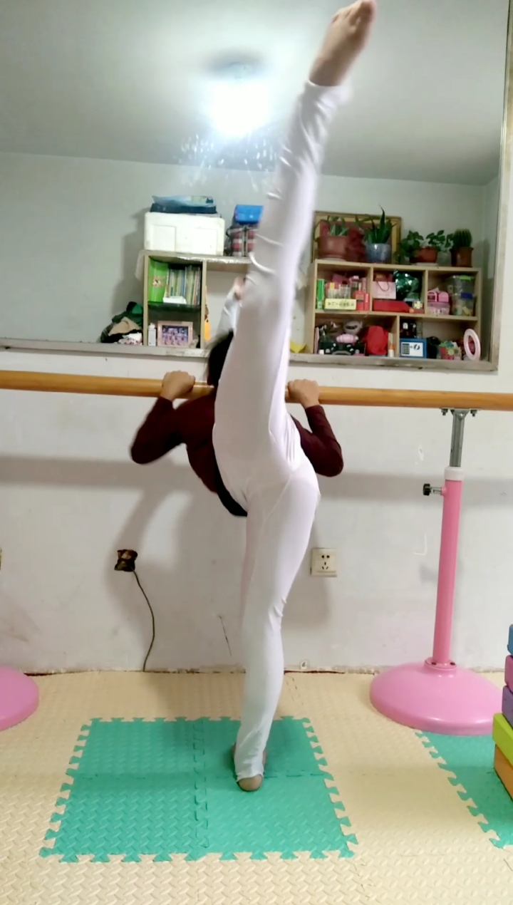 我要上热门#踢后腿练起来