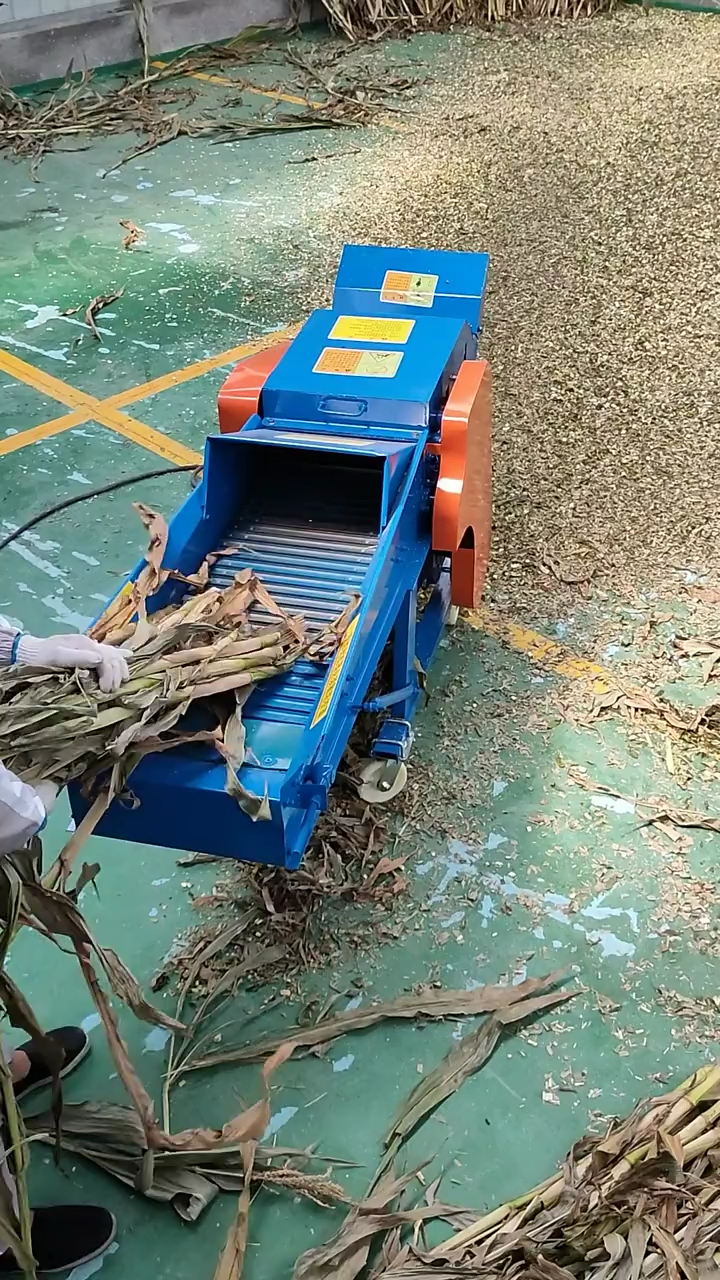 铡草机#小型卧式铡草揉丝机干湿两用现在铡的是干玉米秸秆5吨铡草