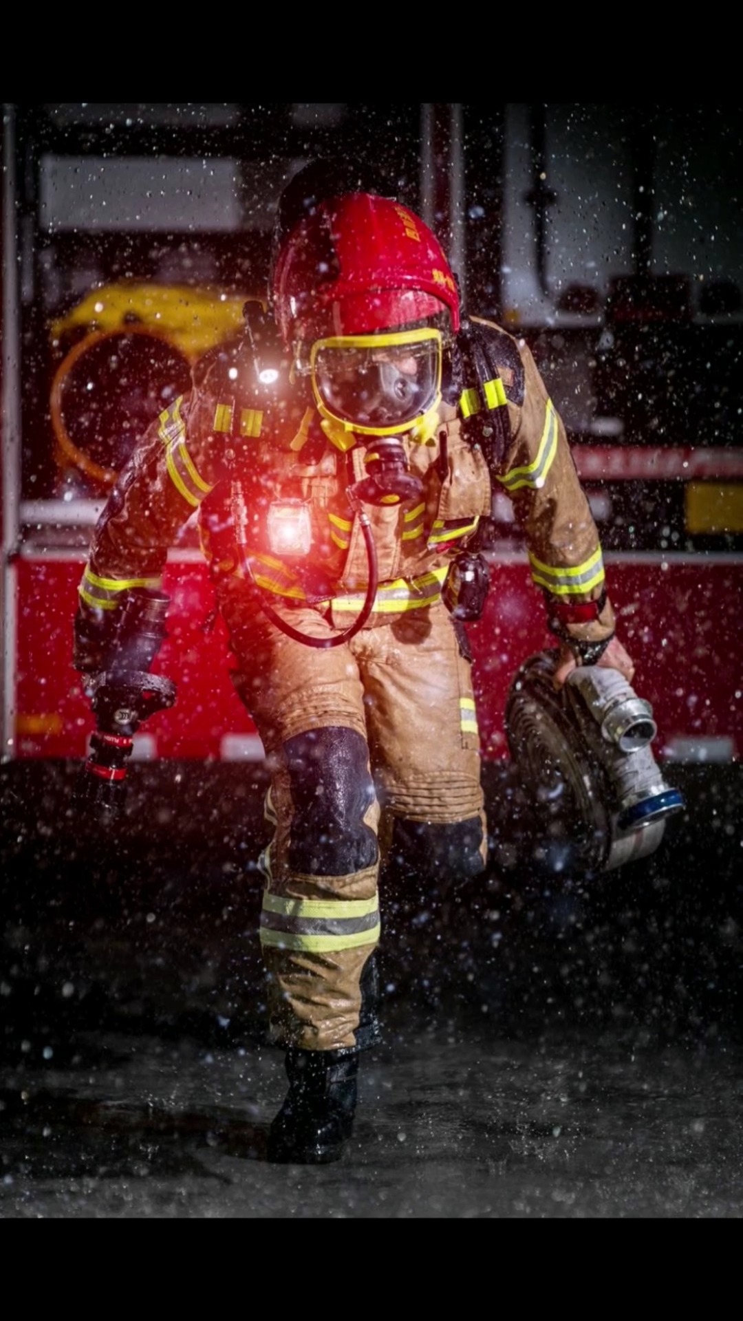 最美消防战士图片