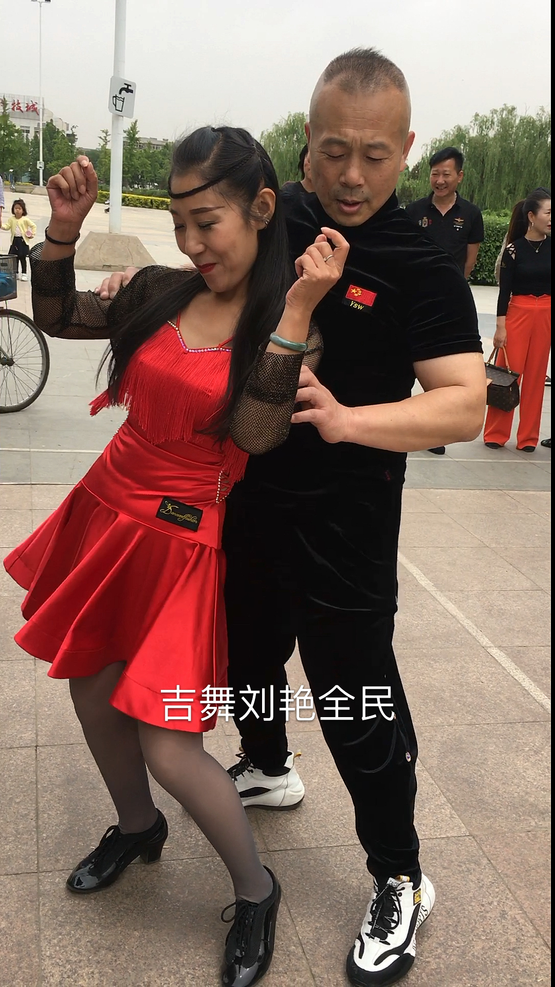 在全民,记录美好生活#对面的这个小姐姐长得漂亮.