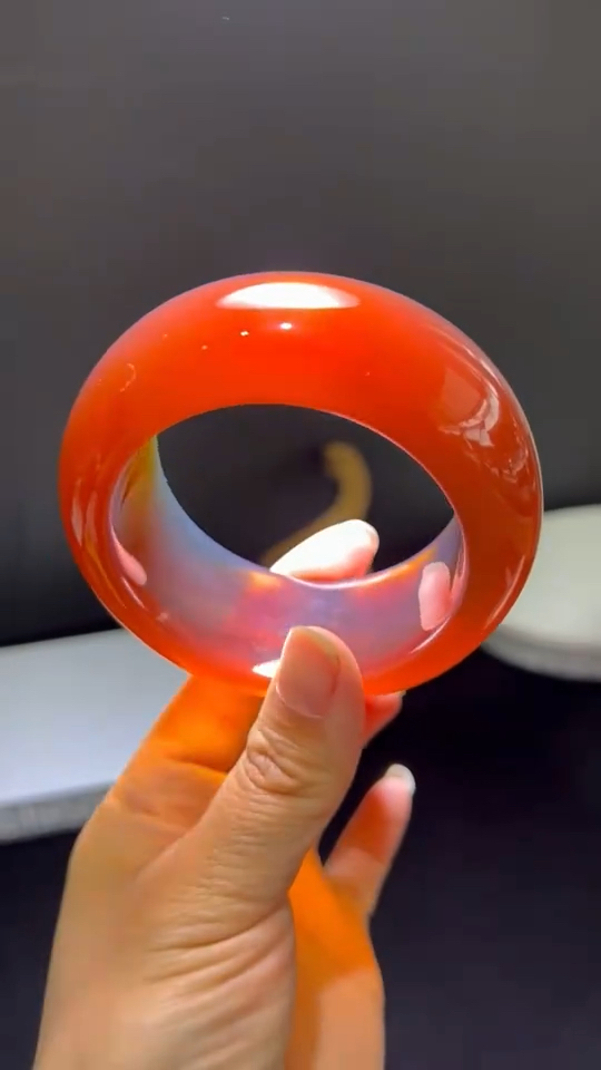 琥珀#天然琥珀红蜜宽版大手镯刘晓庆同款