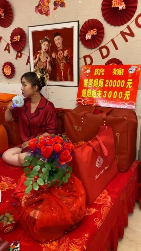 漂亮新娘娶回家,娘家陪嫁真不少.