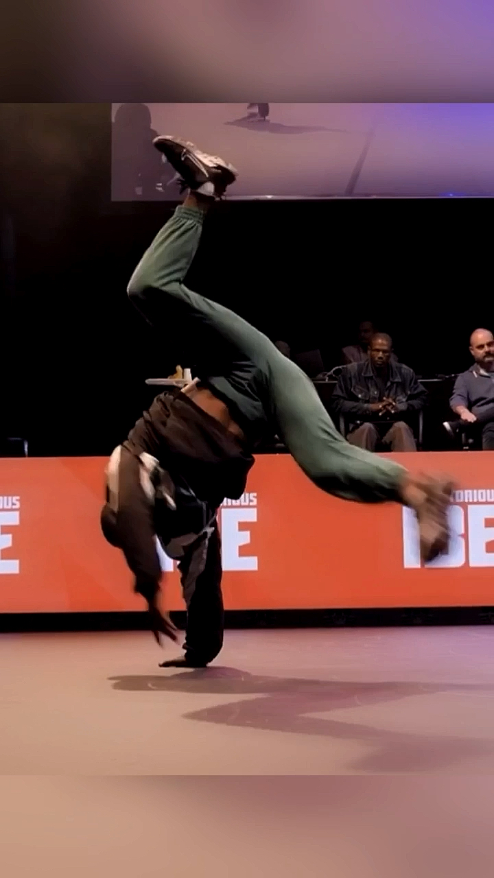 这就是街舞黑人超神街舞黑人是不是天生运动天赋极高