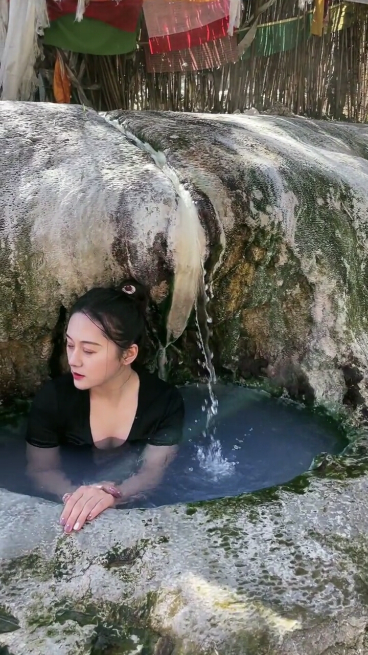 雪儿达娃西藏天然的温泉