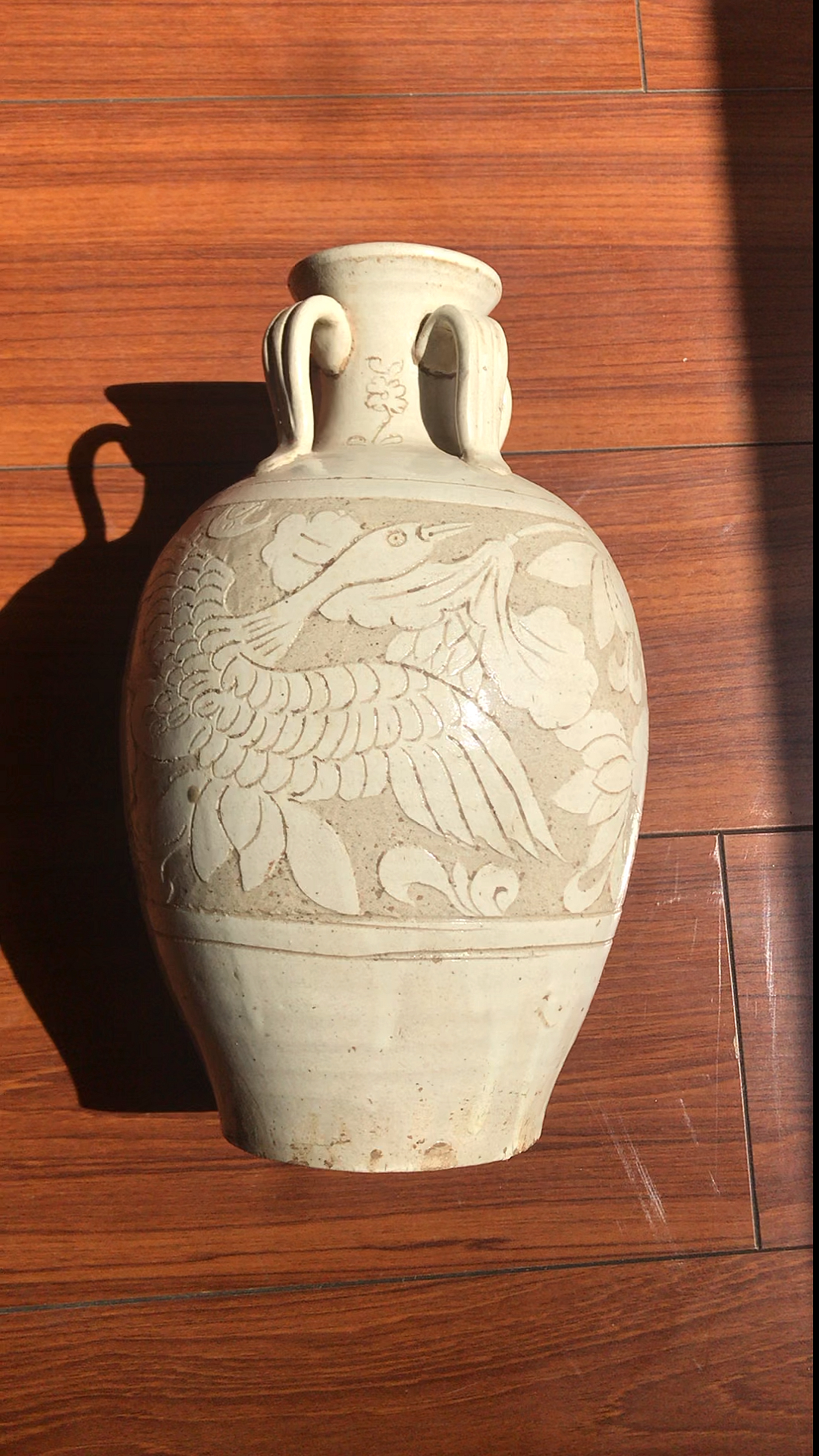 金早期剔刻花四系瓶