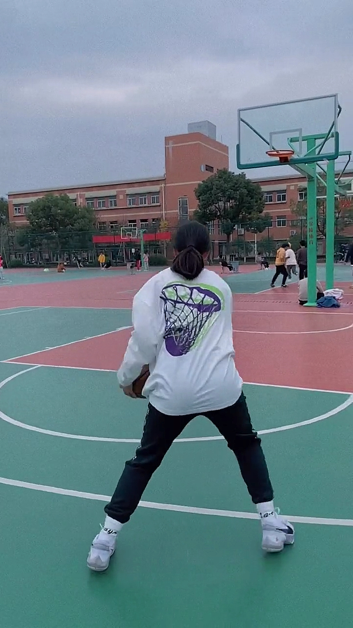 篮球#小姐姐这个拉杆像极了爱情