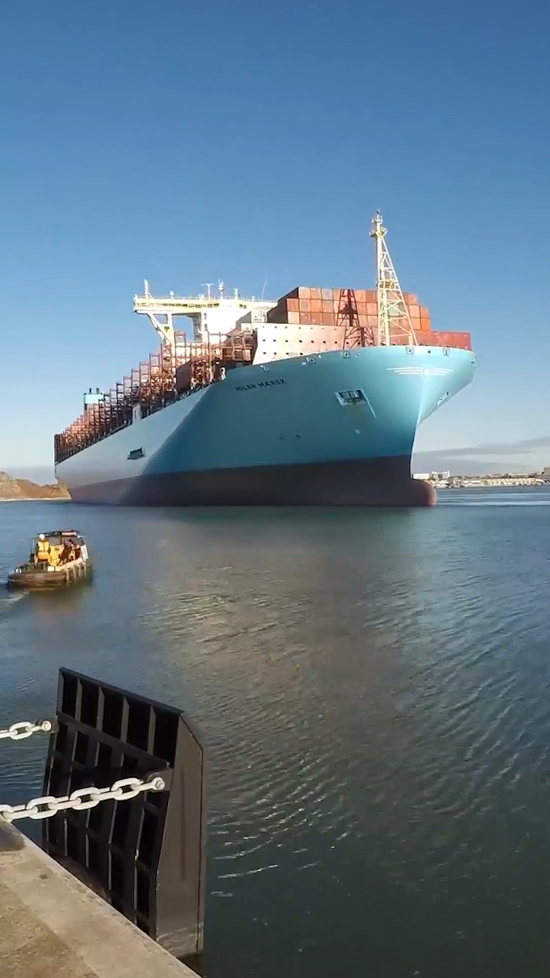 我们的海洋#万吨巨轮靠岸瞬间