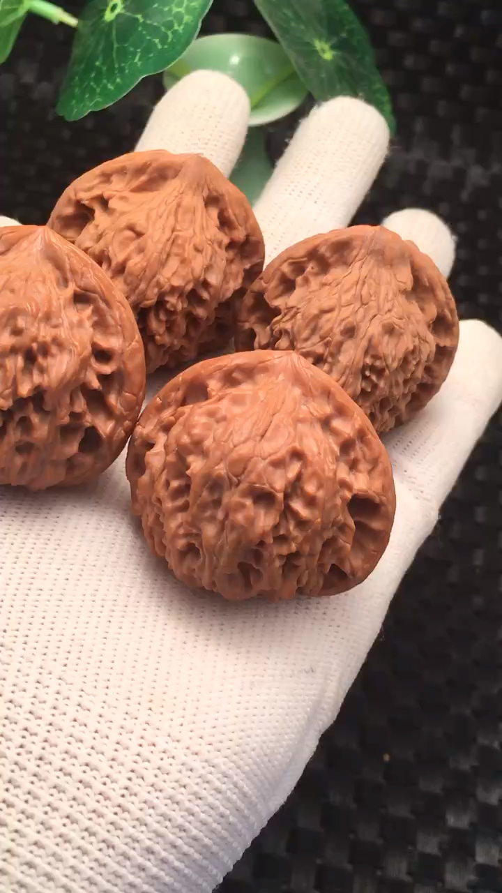 文玩核桃#白茬pk干刷一天变化超级明显皮质无敌啦