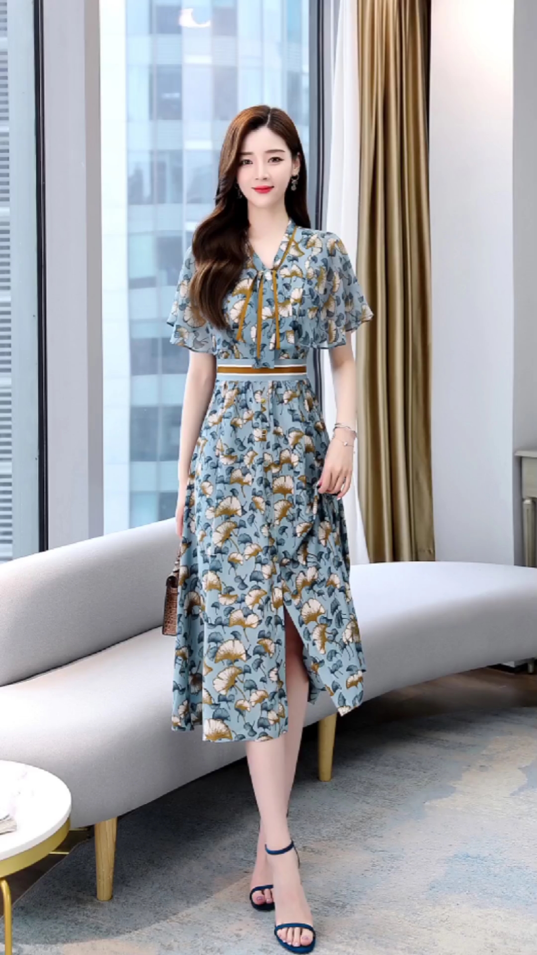 夏季穿搭#真美时尚女装穿搭,仙美银杏叶印花连衣裙,好美!