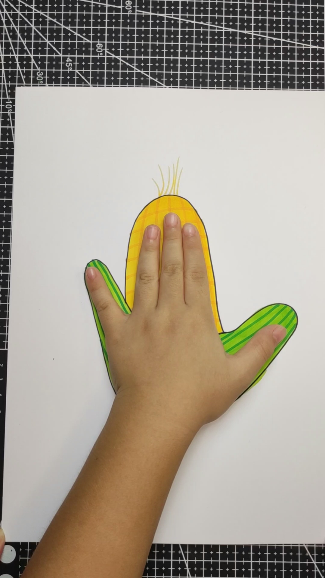 画画原来如此简单#用手掌画玉米