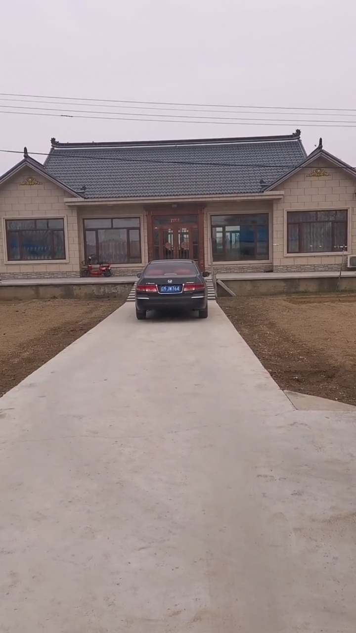 有房有车的东北老铁,还有一个超级大的院子,让人羡慕