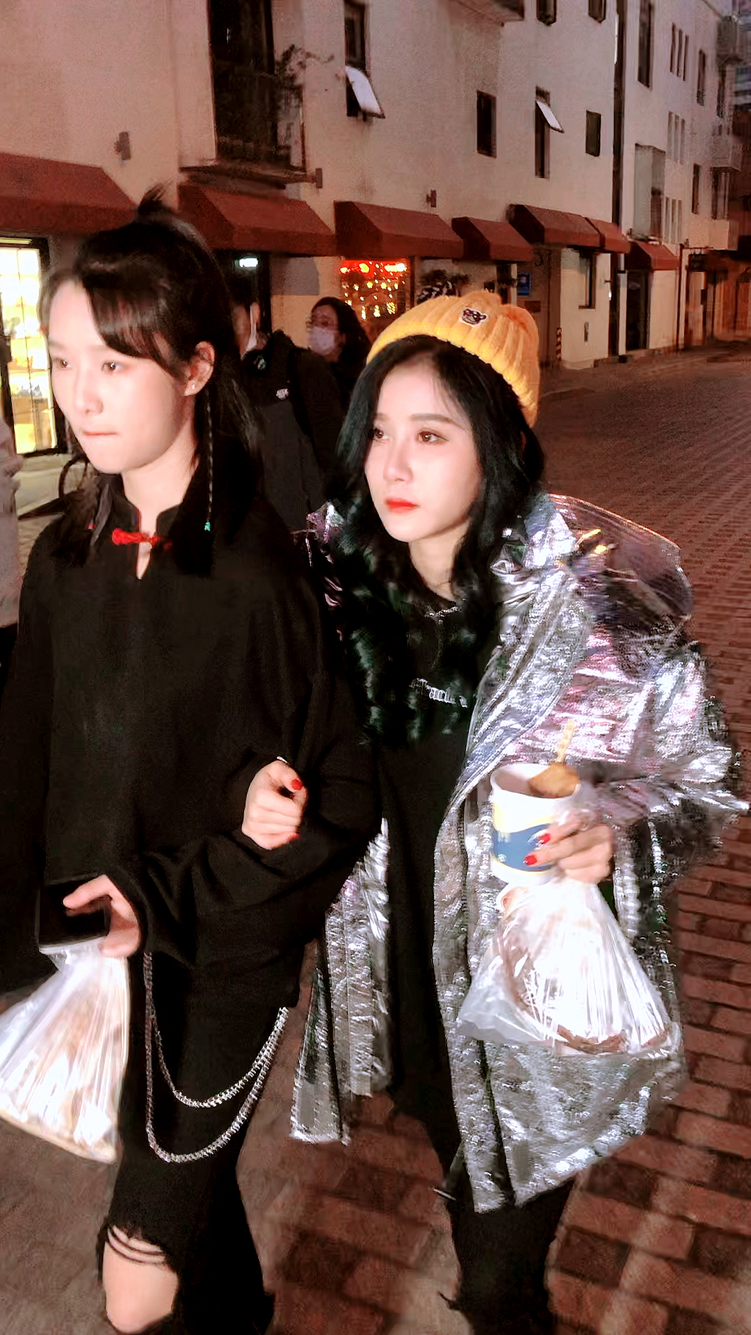 段艺璇#偶遇段艺璇,这运气也太好了,旁边那个好像是马玉灵.