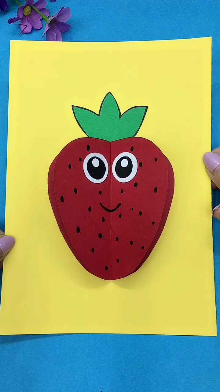 幼儿手工简单的草莓拼贴画