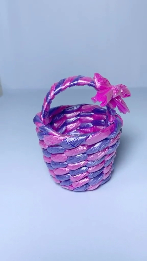 全民手工制作#矿泉水瓶做的篮子喜欢吗