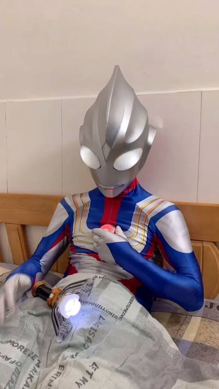 把光给迪迦00迪迦奥特曼迪迦