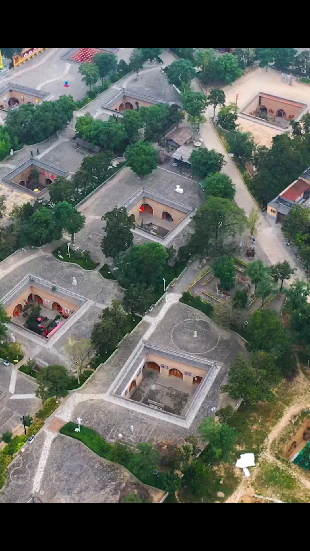 三门峡:地坑院又称"天井院"见树不见村,进村不见