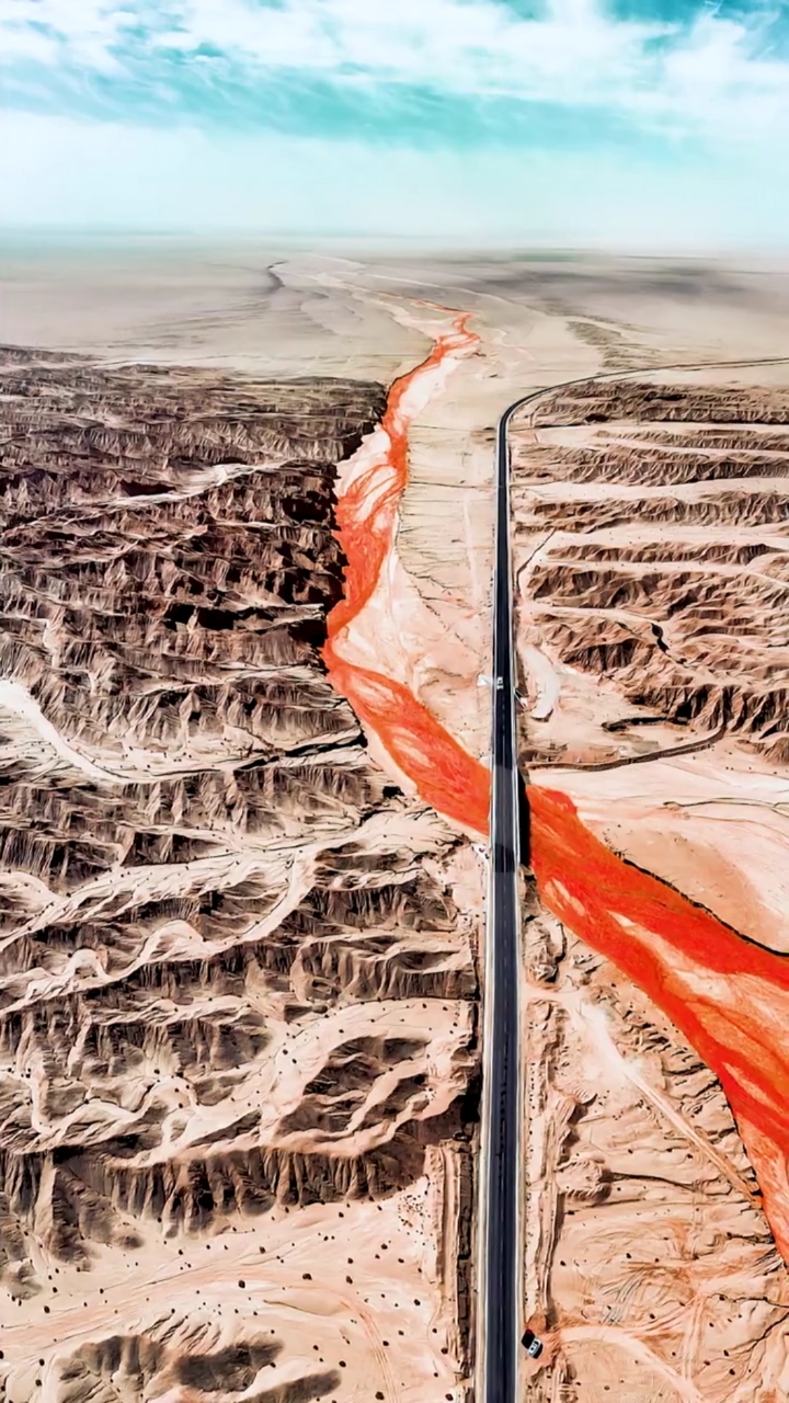 青海g315国道血红河谷,旅行必去打卡地,传说中的"大地血脉".
