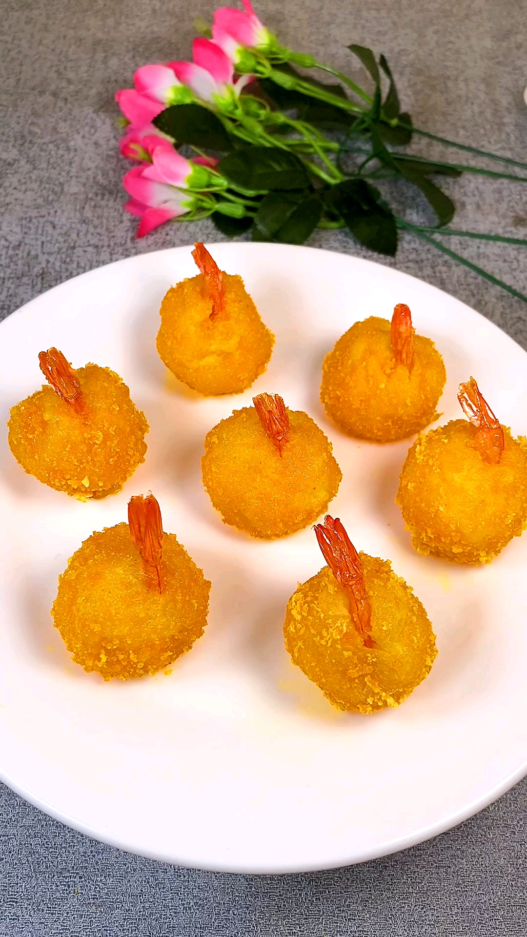 美食#美味小吃轻松在家做,凤尾虾球好吃到停不下来.