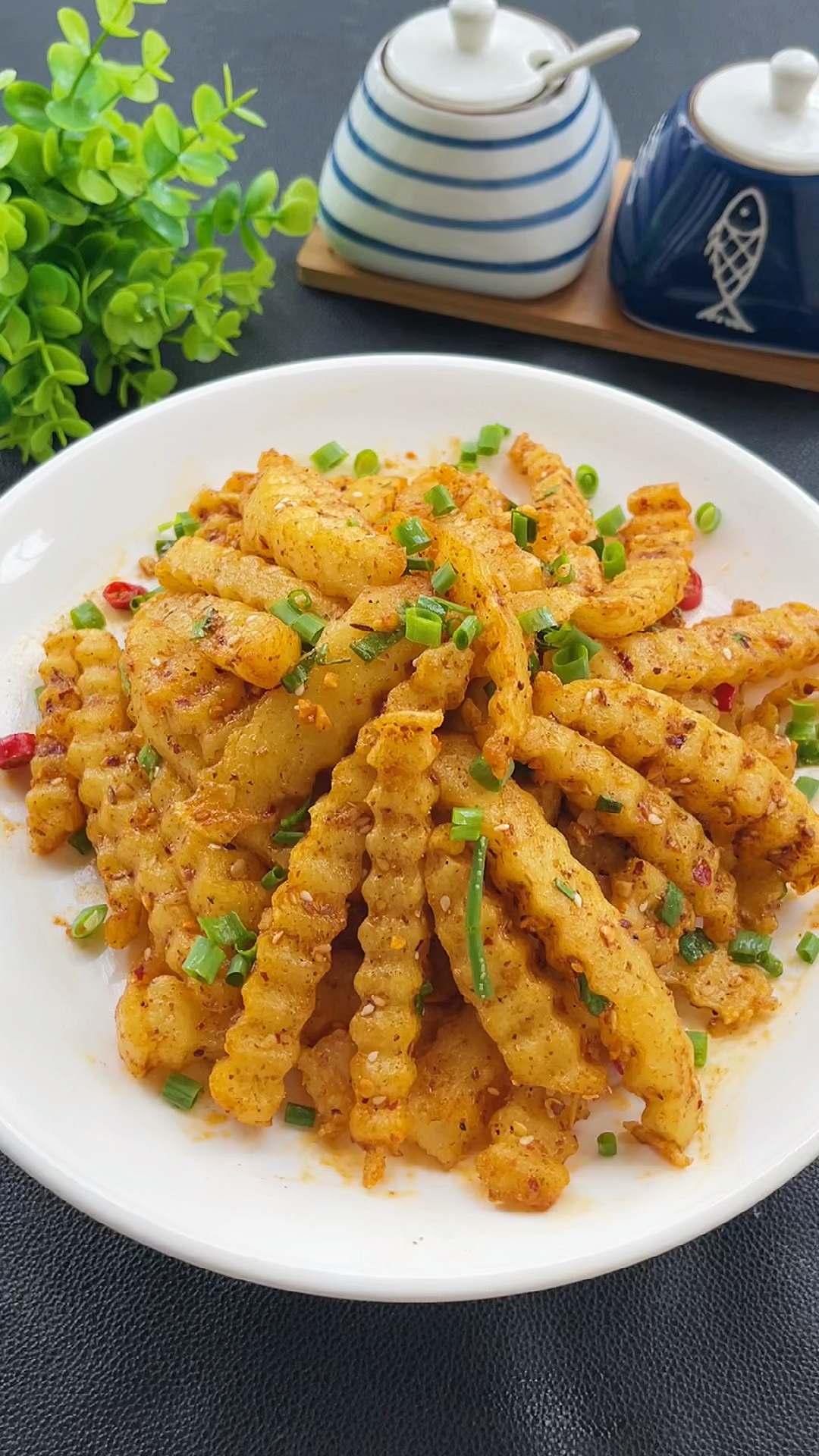 狼牙土豆#很多人都喜欢吃路边摊的小土豆,但都不知道怎么做的