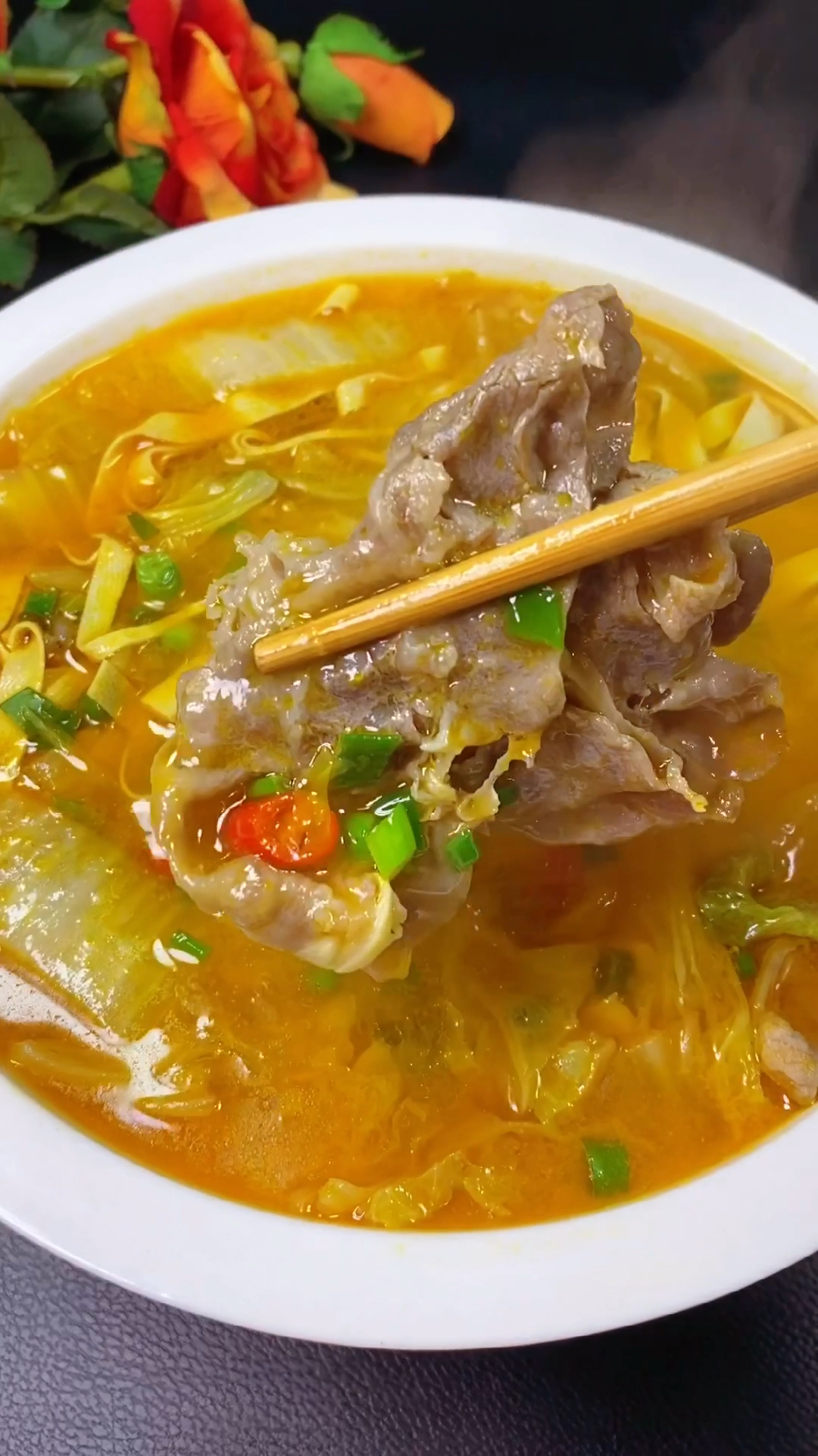 春日野餐好去处酸汤肥牛白菜煲酸辣开胃超级下饭