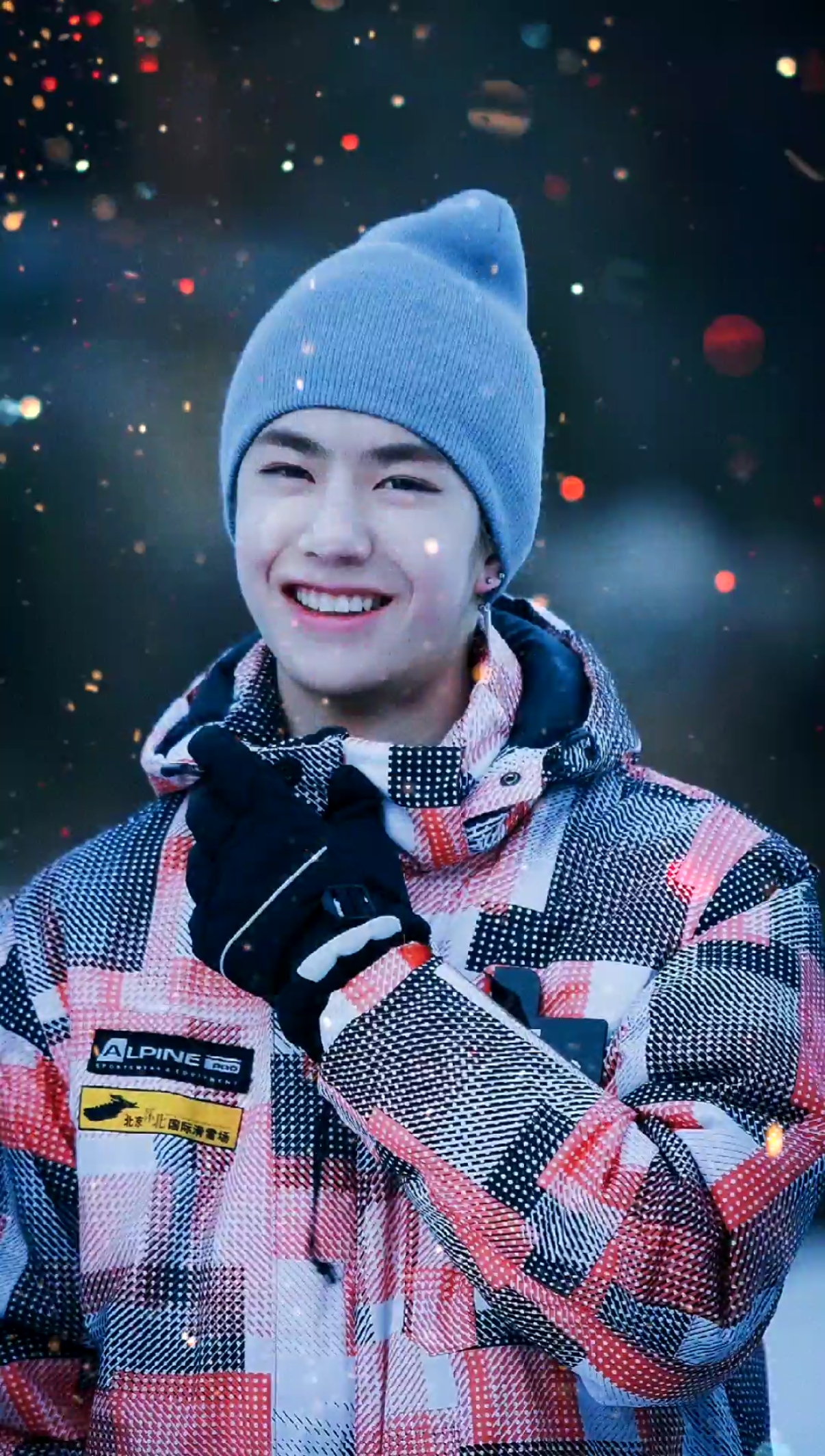 王一博#"美妆蛋"笑的真好看,我最爱的小括号啊!